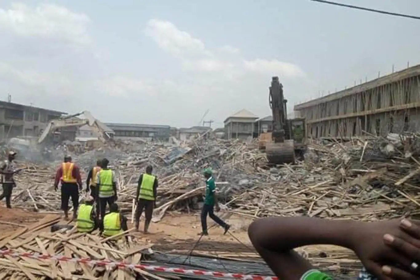 Nijerya'da inşaat halindeki yapı çöktü: 6 ölü