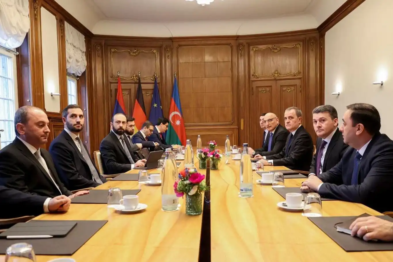 Azerbaycan ve Ermenistan barış görüşmeleri sona erdi Azerbaycan ve Ermenistan barış görüşmeleri sona erdi