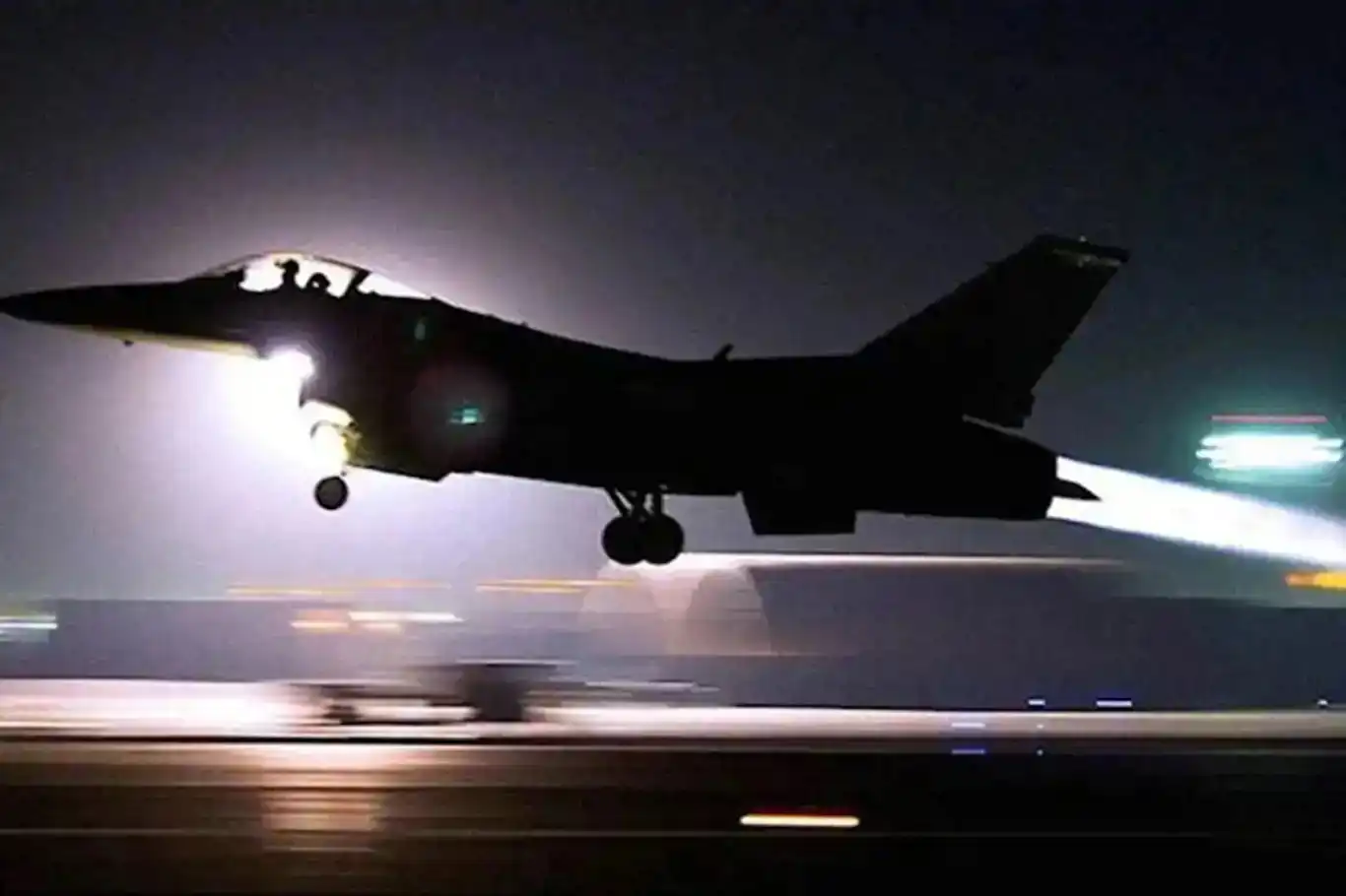 İşgalci ABD'den Suriye ve Irak'ta hava saldırıları