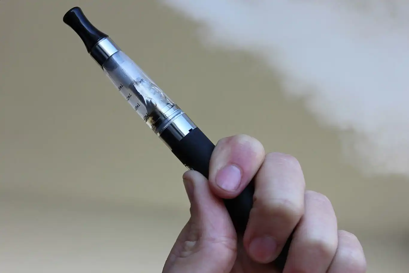 Elektronik sigara içen çocuk hastanelik oldu Elektronik sigara içen çocuk hastanelik oldu