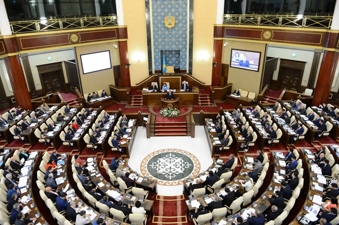 Kazakistan'da hükümet istifa etti Kazakistan'da hükümet istifa etti