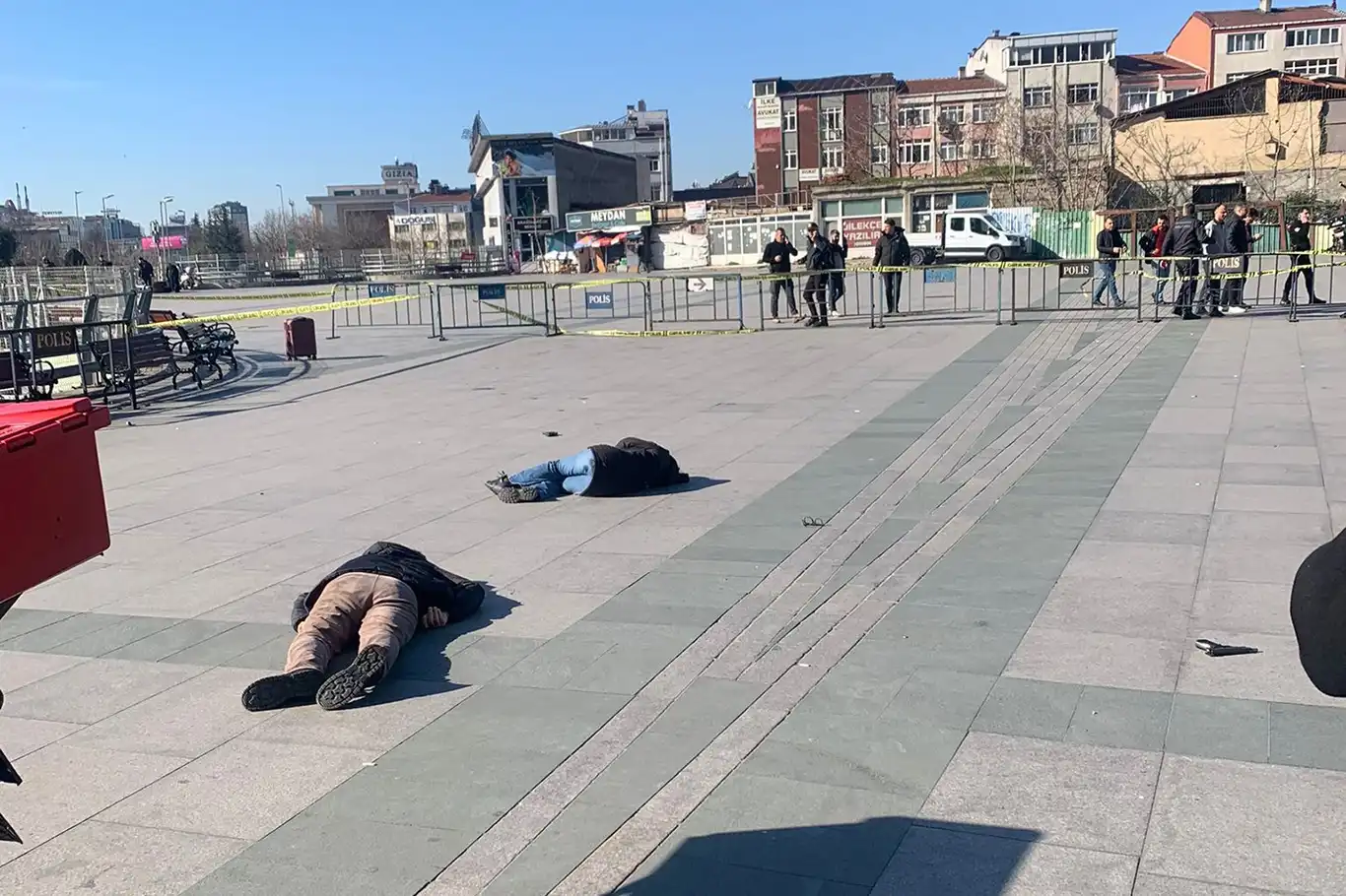 2 killed, 5 injured in attack on Istanbul courthouse 2 killed, 5 injured in attack on Istanbul courthouse