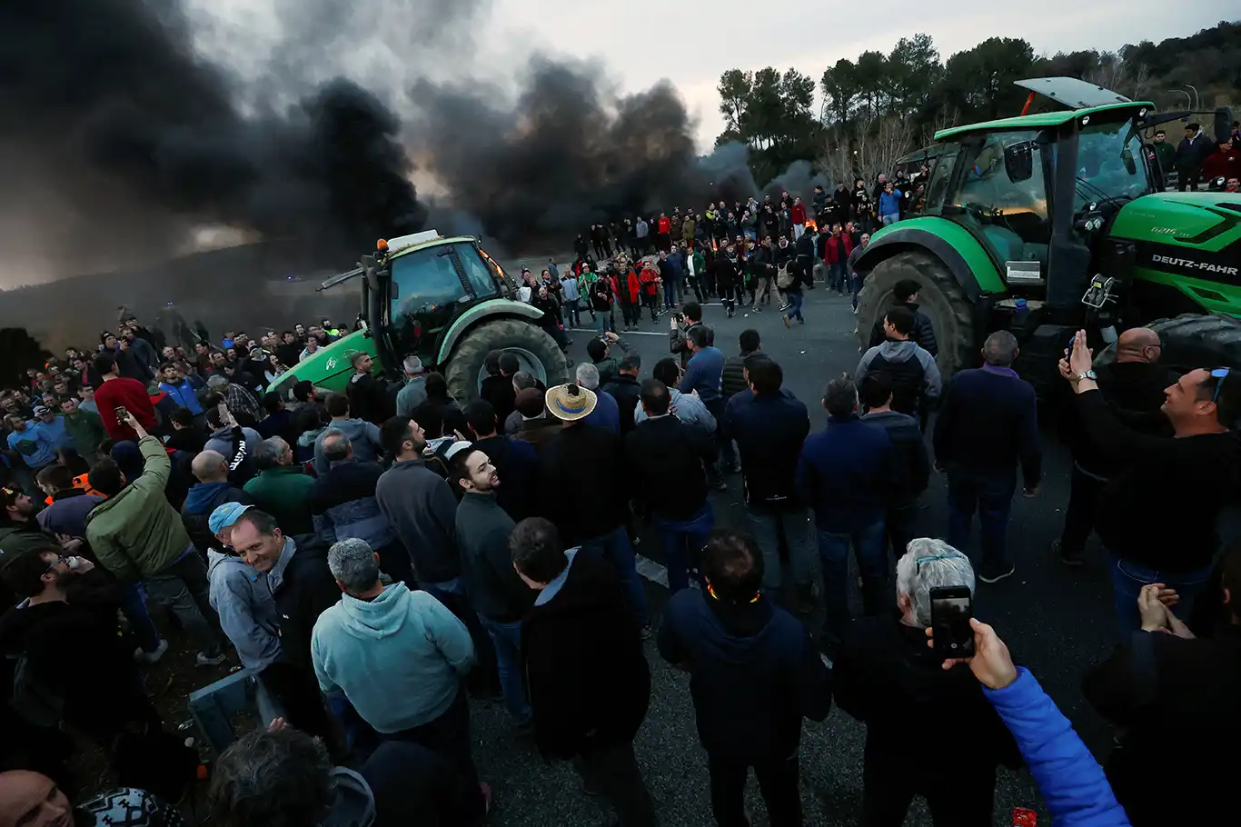 İspanya'da çiftçilerin protestoları devam ediyor İspanya'da çiftçilerin protestoları devam ediyor