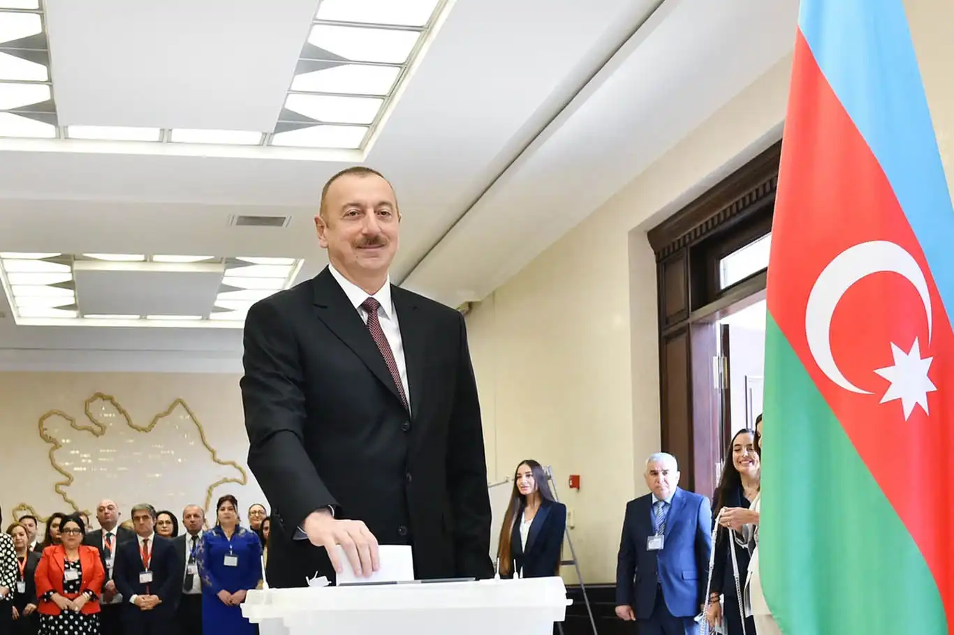 Aliyev, Azerbaycan'da seçimlerini yüzde 93,9'la kazandı Aliyev, Azerbaycan'da seçimlerini yüzde 93,9'la kazandı
