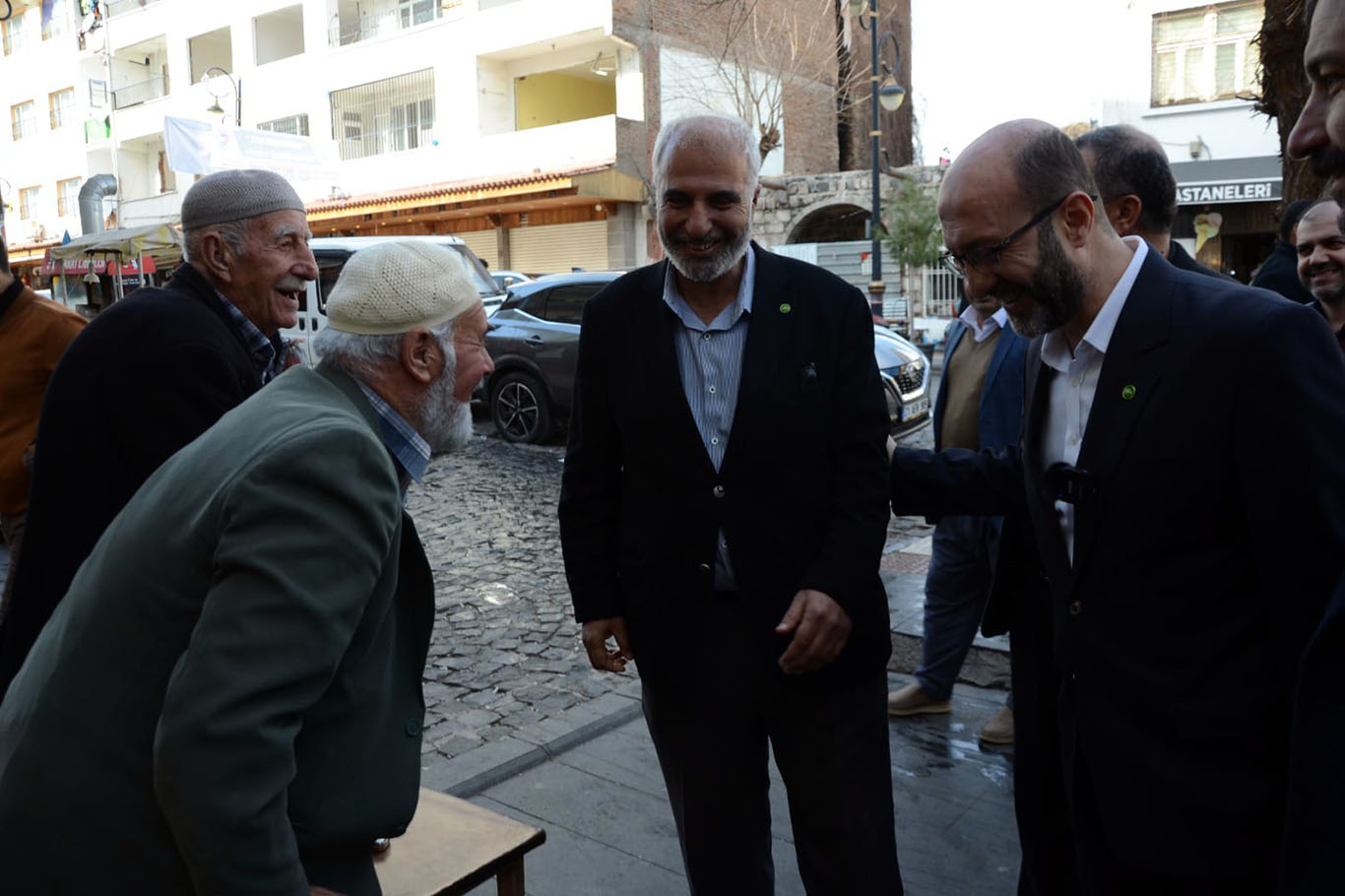 Sur ne istiyor? HÜDA PAR Belediye Başkan Adayı ne vadediyor?