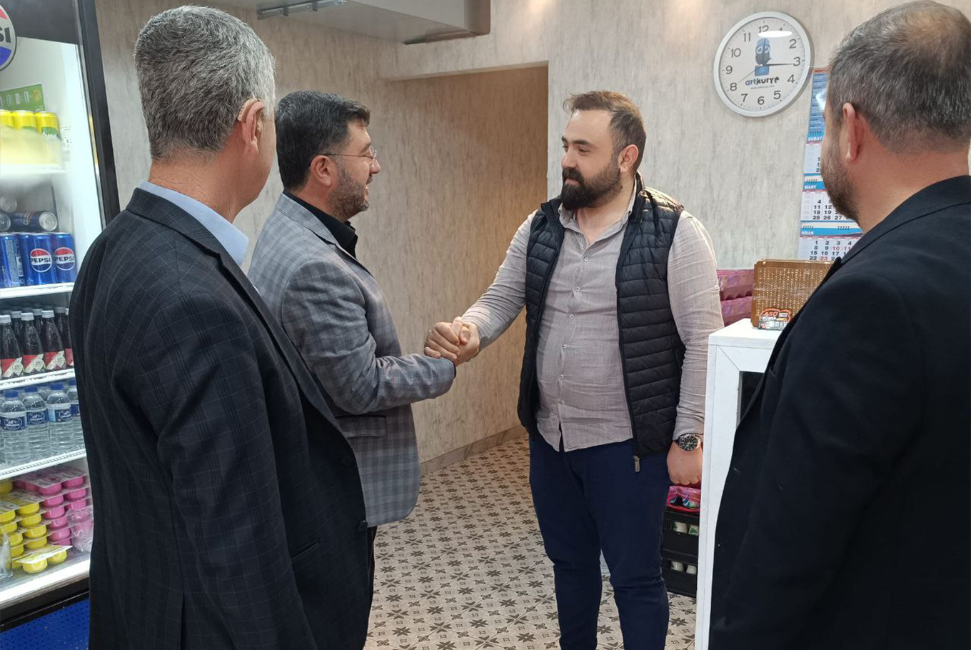 HÜDA PAR Seyhan Belediye Başkan adayı Beyazçiçek'ten esnaf ziyareti