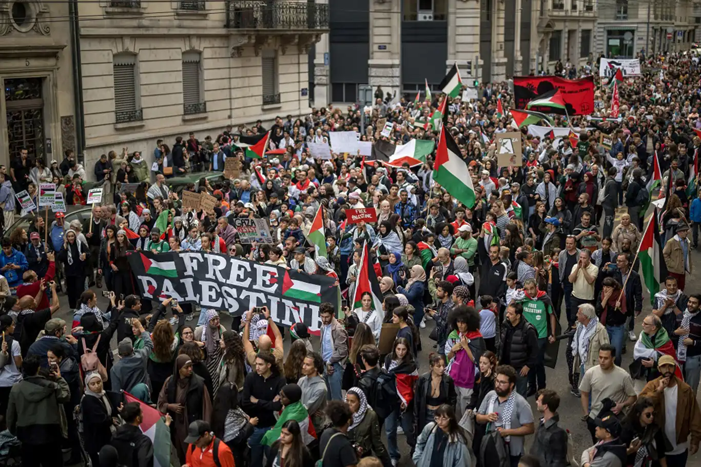 Thousands rally in Geneva in solidarity with Palestine Thousands rally in Geneva in solidarity with Palestine