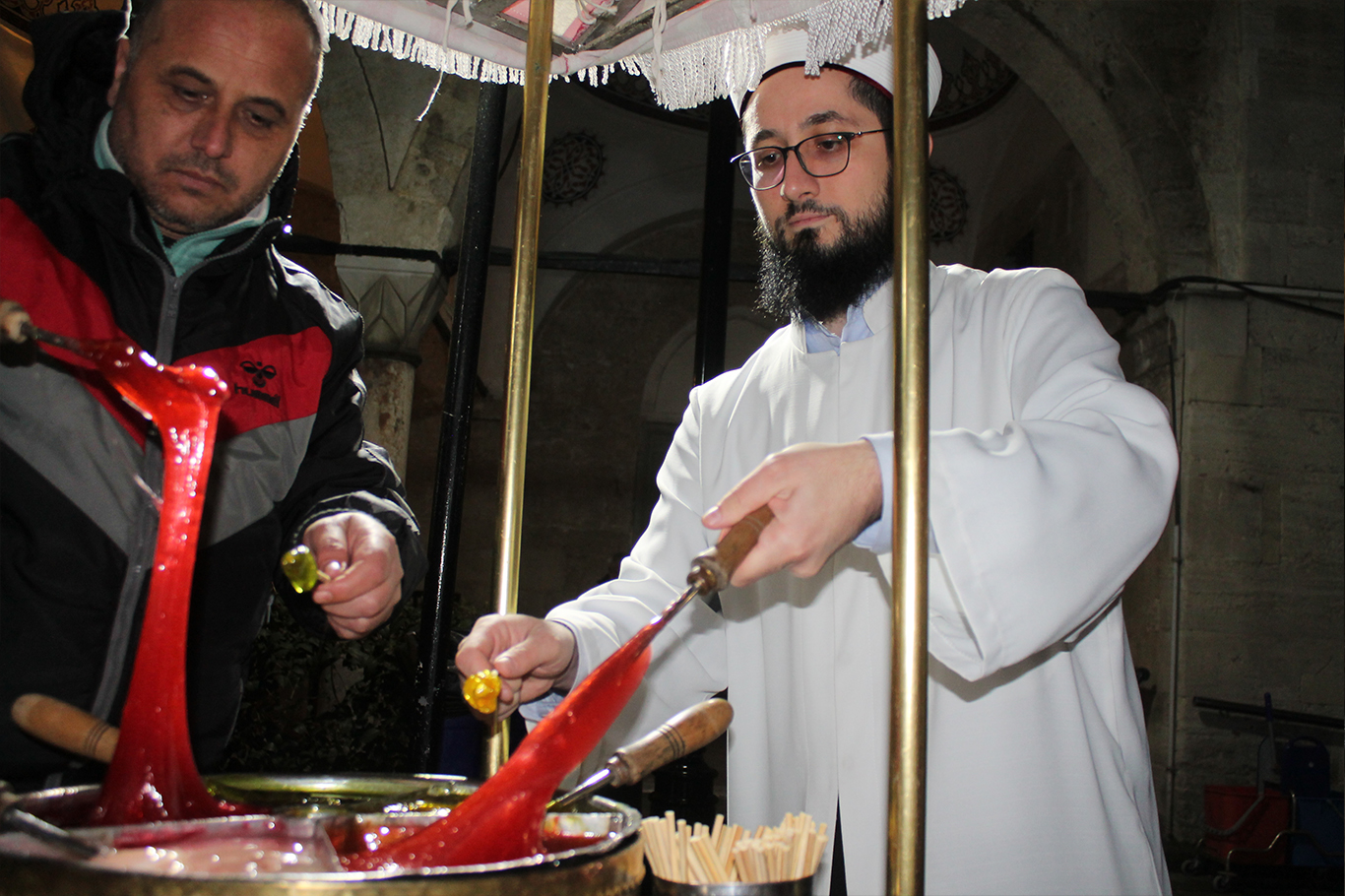Valide-i Atik Camii, Ramazan ayında çocuk sesleriyle şenleniyor
