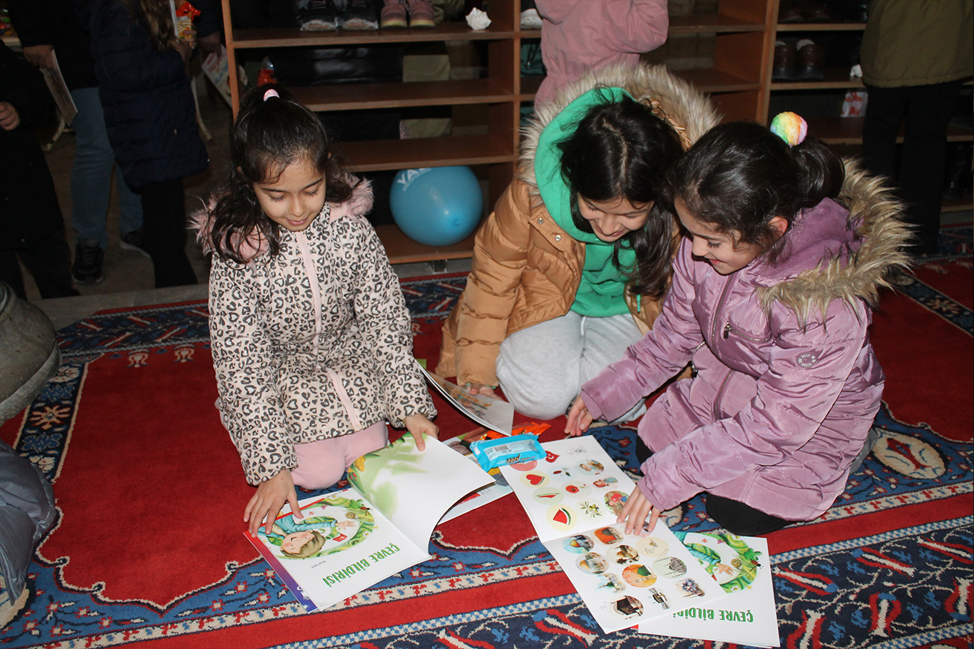 Valide-i Atik Camii, Ramazan ayında çocuk sesleriyle şenleniyor