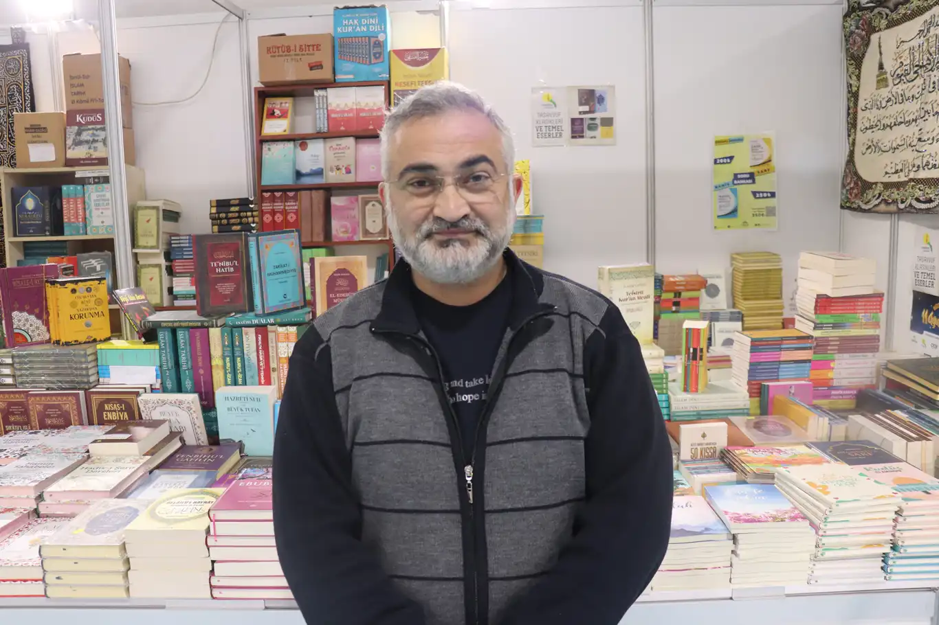 Yazar Kasadar: Yüzlerce kitap ile anlatmak istediğimiz tek kitap Kur'an-ı Kerim'dir