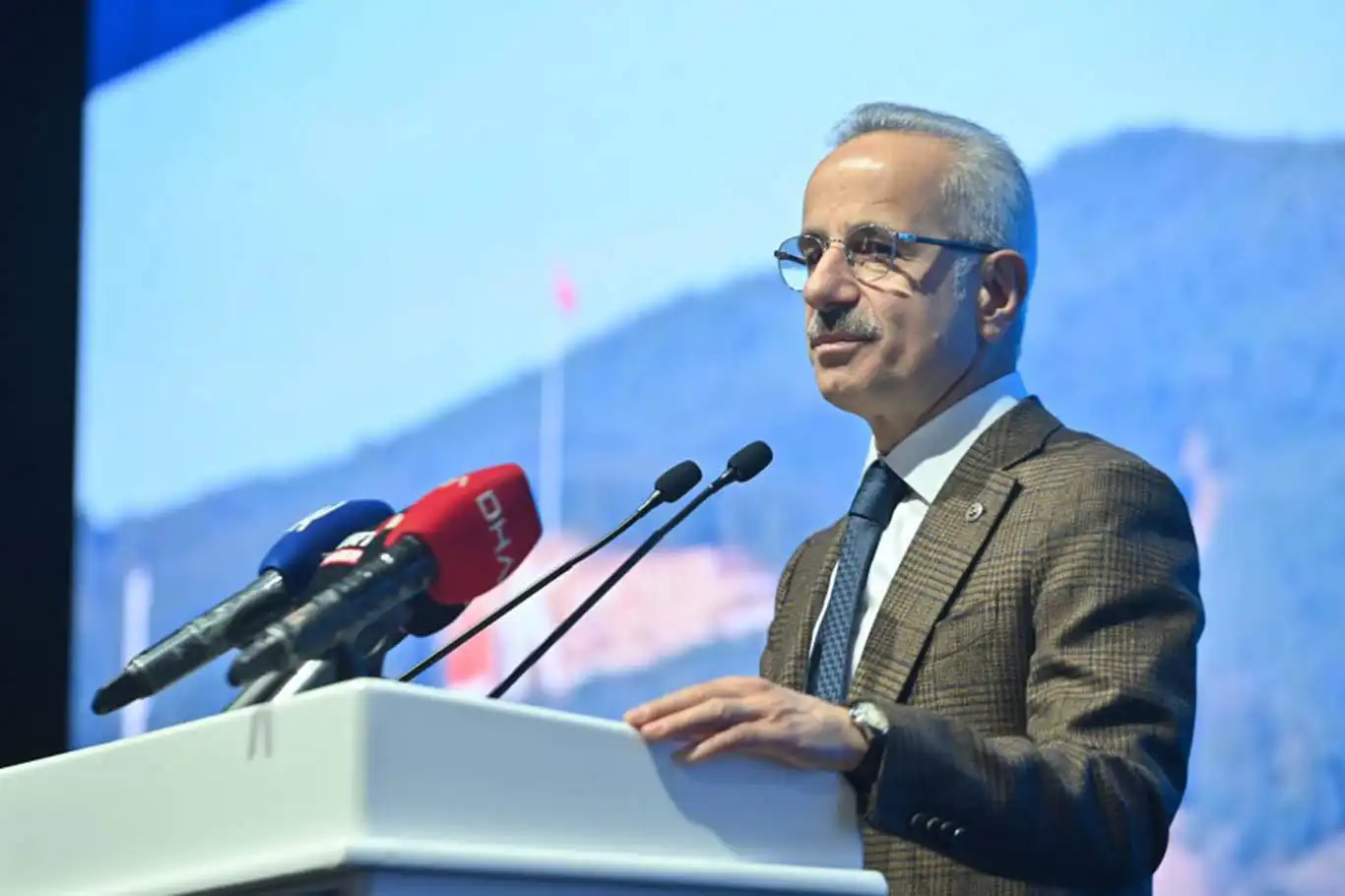 Bakan Uraloğlu: Eve kadar fiberde Avrupa'da ikinci sıraya yükseldik Bakan Uraloğlu: Eve kadar fiberde Avrupa'da ikinci sıraya yükseldik