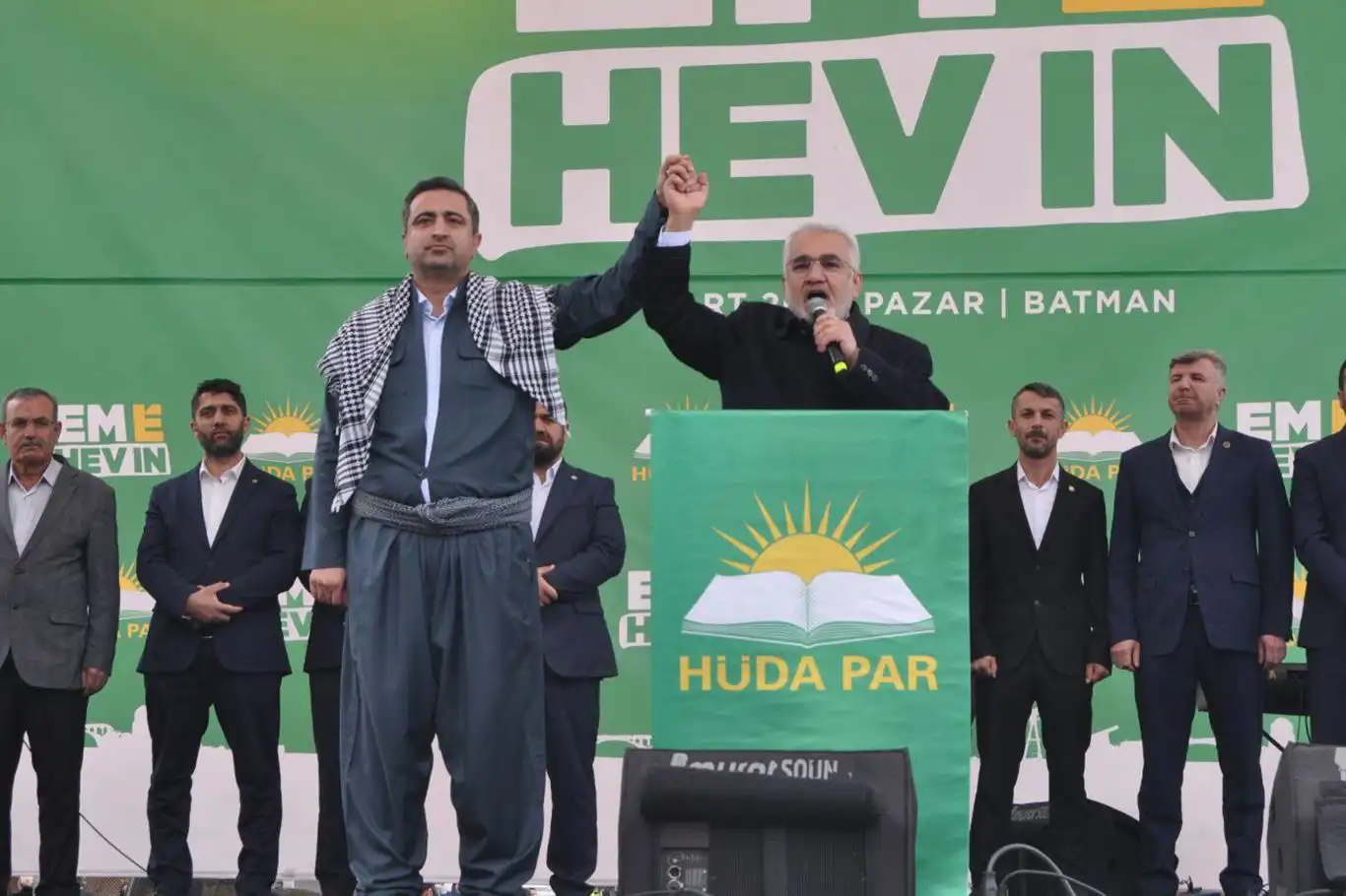 Yapıcıoğlu: Marjinal Türk soluna Kürt çocukların kurban edilmesine izin vermeyeceğiz Yapıcıoğlu: Marjinal Türk soluna Kürt çocukların kurban edilmesine izin vermeyeceğiz