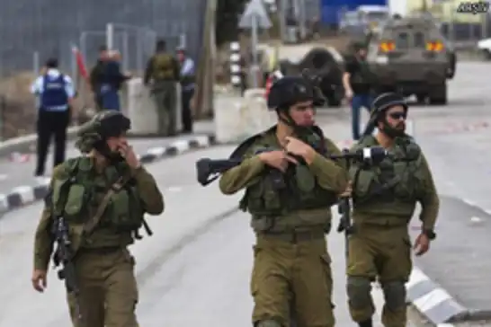 Zionist forces kidnap several Palestinians in W. Bank raids