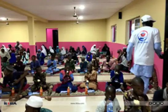 وقف الأيتام يقيم إفطار لطلاب المدارس الدينية في نيجيريا