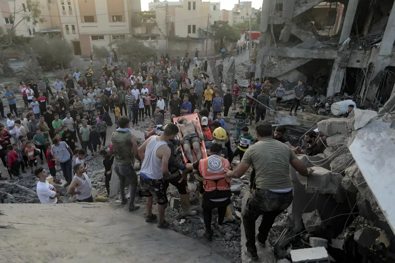Siyonist işgalciler Şifa Hastanesi baskınında 200 sivili katletti 