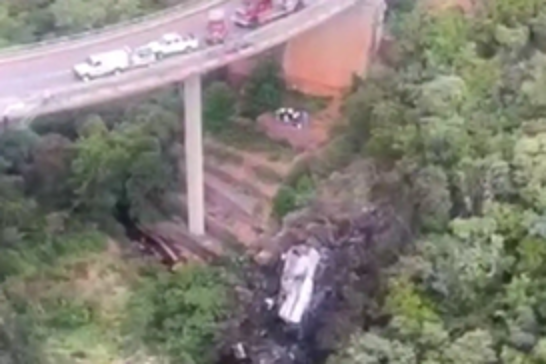 Devastating accident in South Africa: 45 killed as bus plunges off bridge in Limpopo province