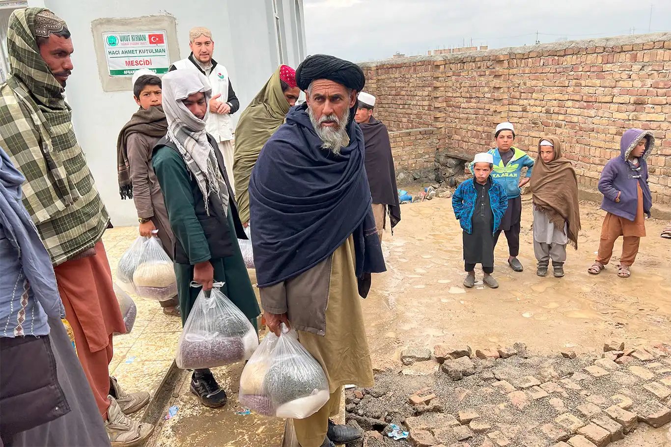 IHO EBRAR, Afganistan'da Ramazan vesilesiyle gıda kolisi dağıttı