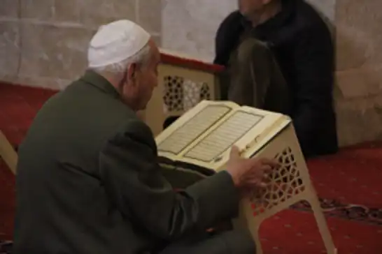 850 yıllık camide mukabele geleneği devam ediyor