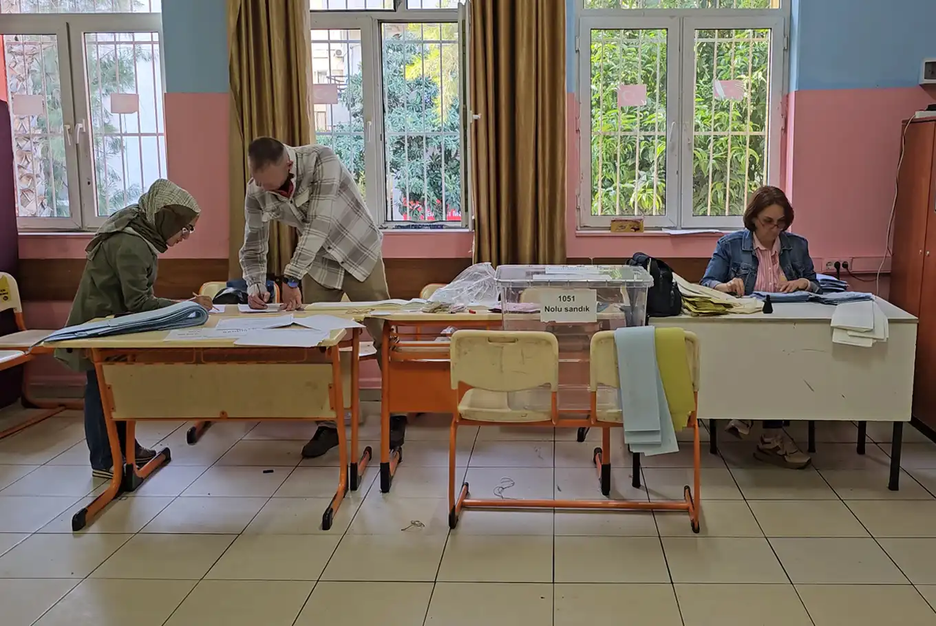 Adana'da oy verme işlemi başladı