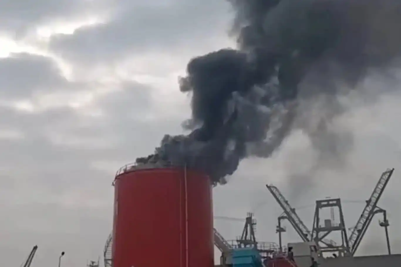 Kocaeli'de limanda patlama Kocaeli'de limanda patlama