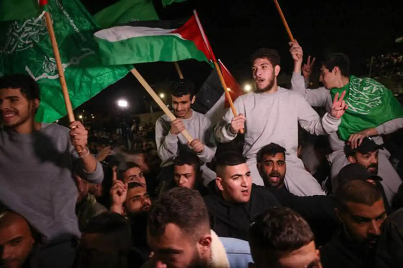 Siyonist rejim, esir takasında serbest bırakılan Filistinlileri alıkoydu