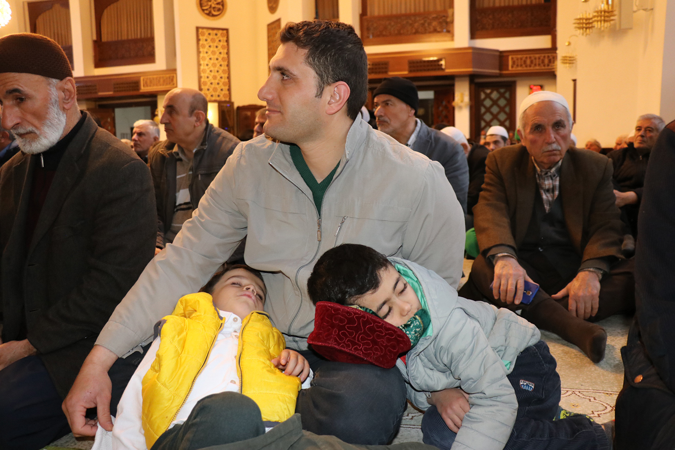 Bayram namazında Gazze'nin zaferi için eller duaya kalktı