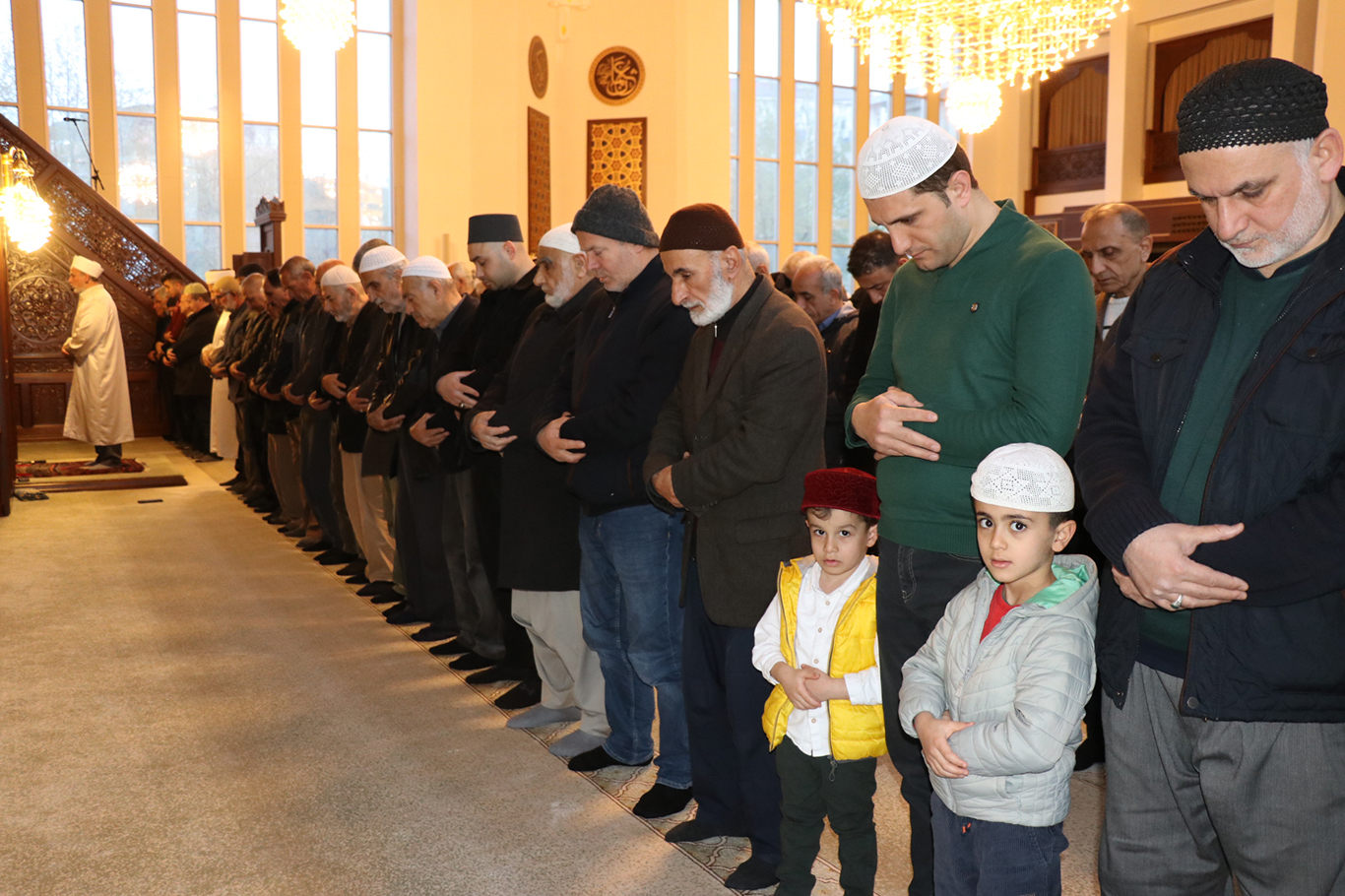 Bayram namazında Gazze'nin zaferi için eller duaya kalktı