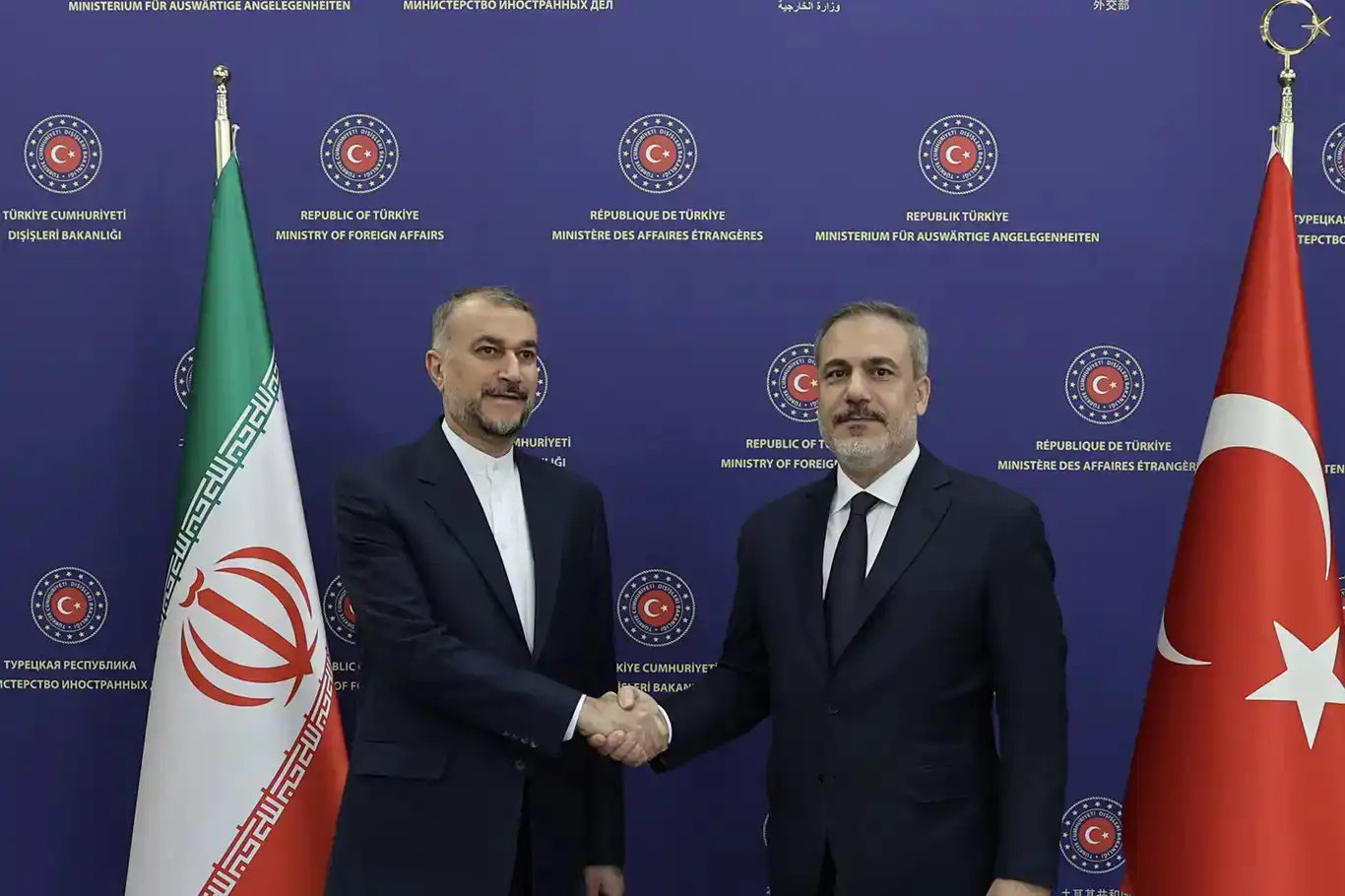 Turkish and Iranian Foreign Ministers discuss regional issues over phone call