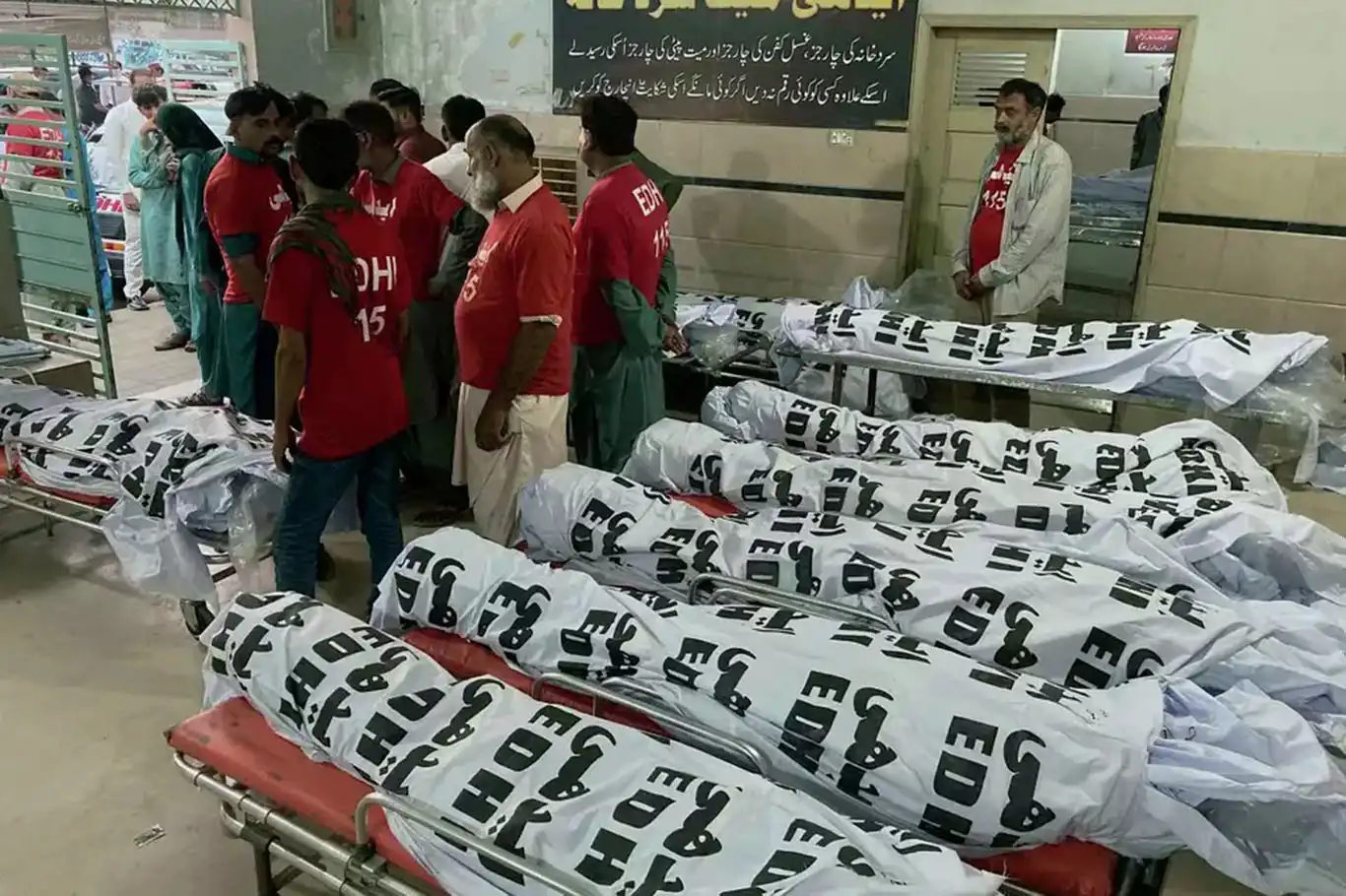 Bus crash in Baluchistan claims lives of 17 Pakistani pilgrims during Eid journey