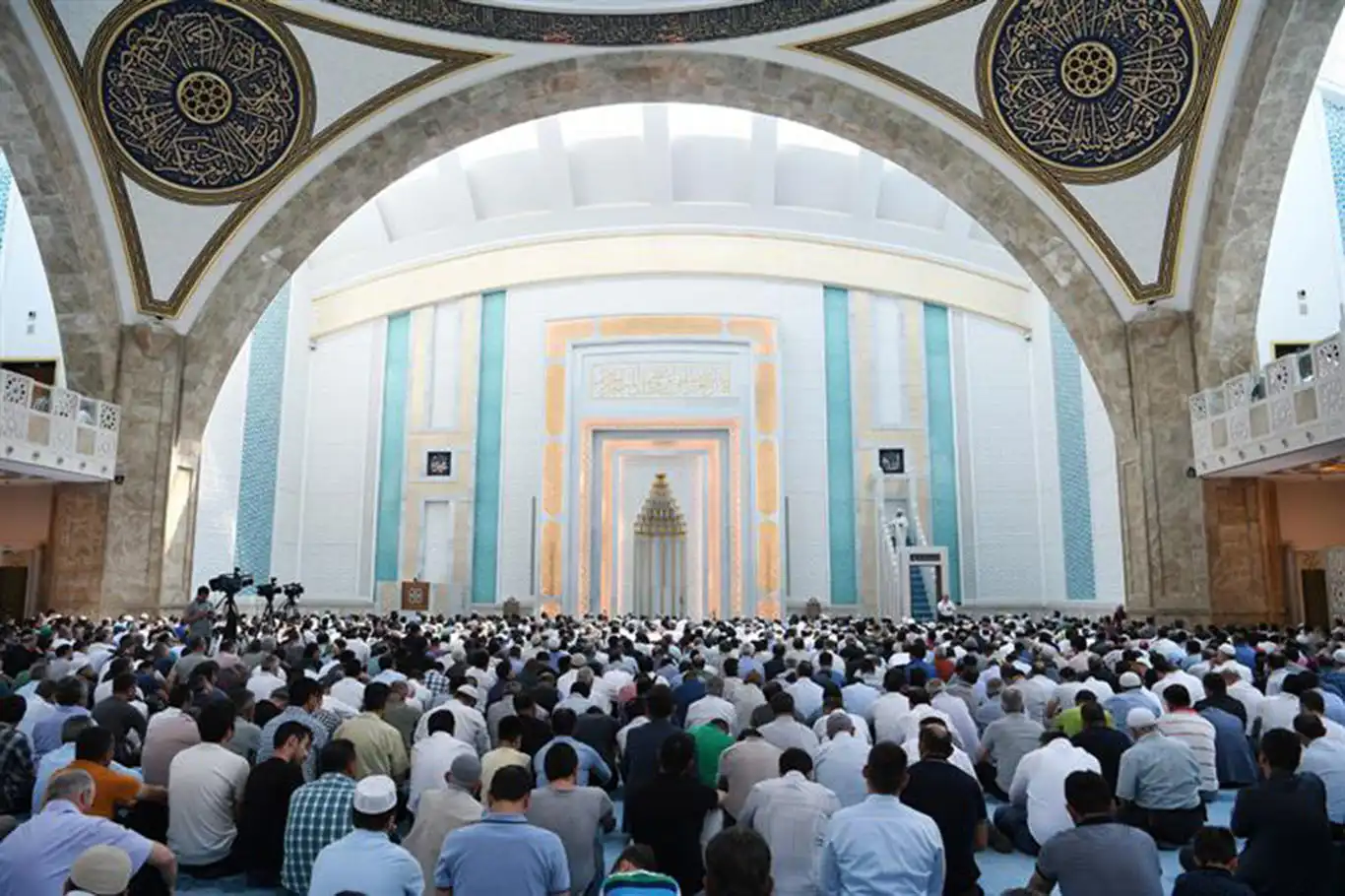 Turkish religious authority highlights importance of salah in weekly sermon
