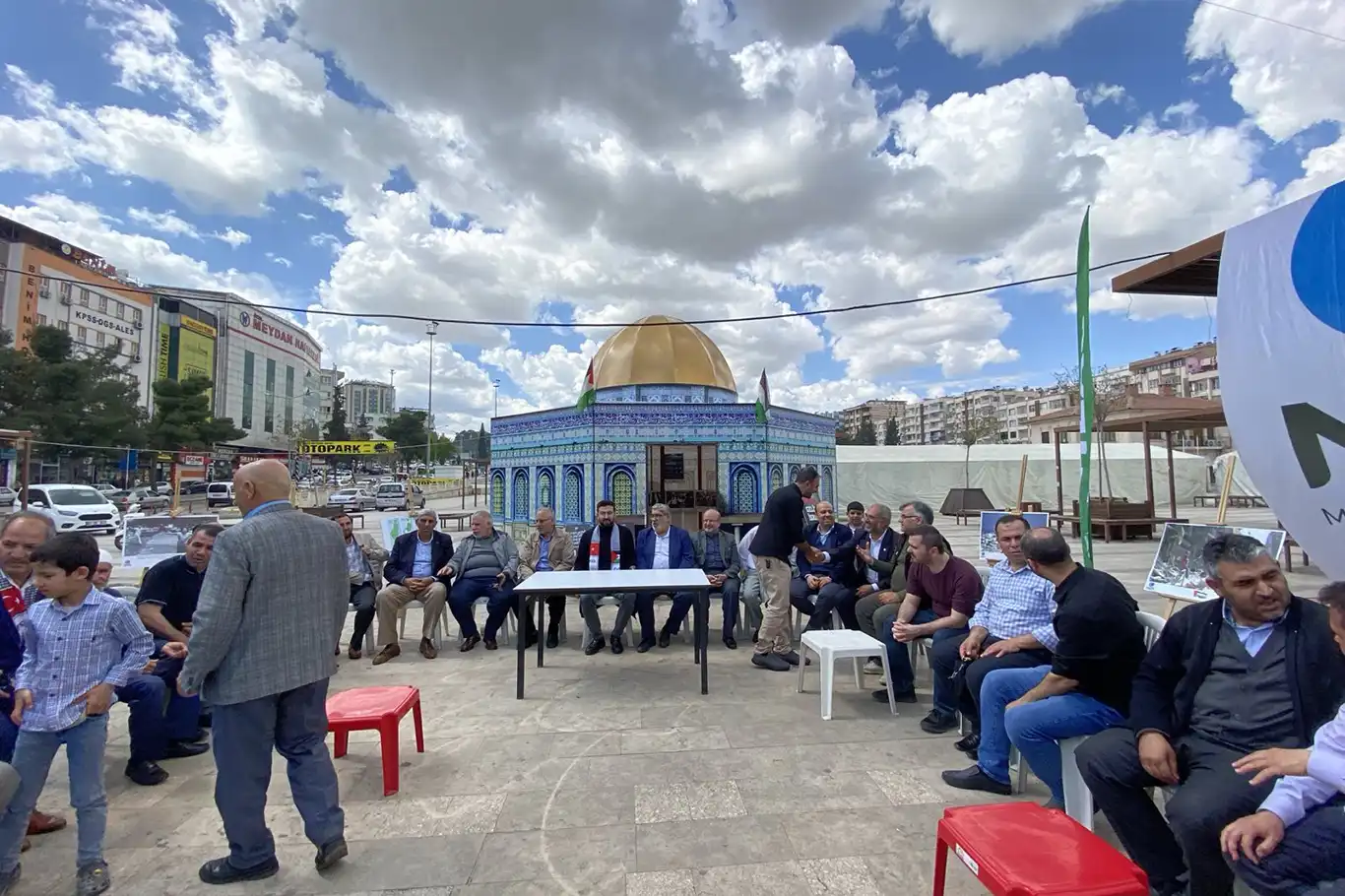 Şanlıurfa'da Rabia Meydanı'na Kubbet-üs Sahra maketi konuldu