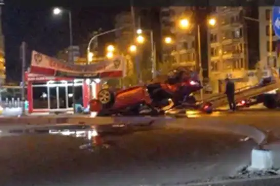 Diyarbakır'da iki otomobil çarpıştı: 12 yaralı