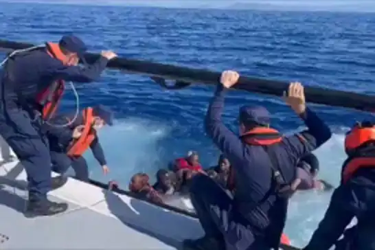 Balıkesir açıklarında 131 düzensiz göçmen yakalandı