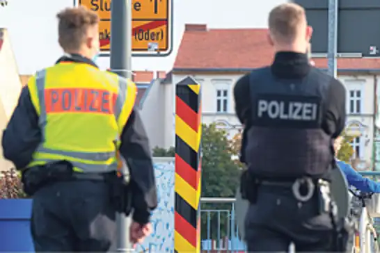Almanya'da kaçak göçmenlere yasa dışı ikamet izni veren 10 kişi yakalandı