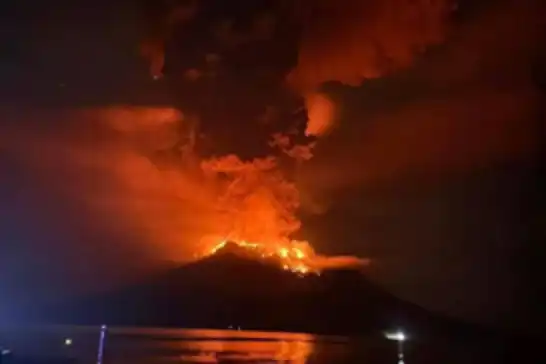 إندونيسيا.. إجلاء أكثر من 800 شخص بعد ثوران بركان روانج
