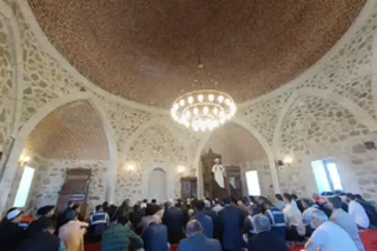 Van’daki Osmanlı mirası camii ibadete açıldı