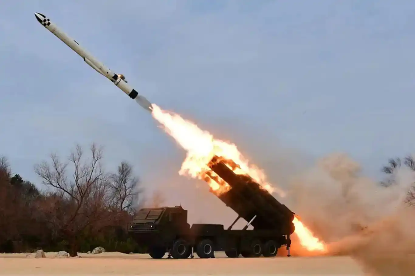 في إطار تجاربها الصاروخية المستمرة.. كوريا الشمالية تختبر "رأس حربي كبير جدا"