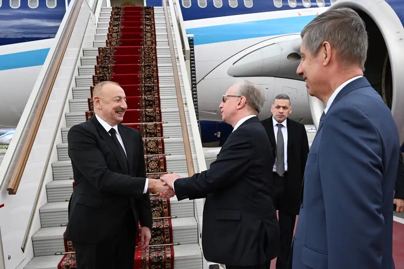 Azerbaycan Cumhurbaşkanı Aliyev, Putin'le görüşmek üzere Moskova'ya geldi Azerbaycan Cumhurbaşkanı Aliyev, Putin'le görüşmek üzere Moskova'ya geldi