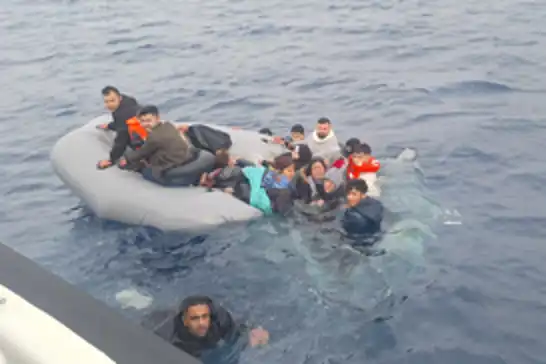 Denizde kaybolan düzensiz göçmen aranıyor