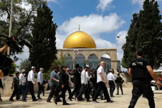 مئات المستوطنين يقتحمون ساحات الأقصى المبارك في ثالث أيام عيد الفصح اليهودي