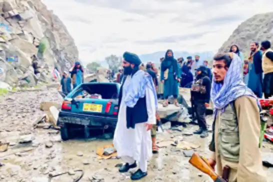 أفغانستان: مصرع 4 أشخاص إثر سقوط الصخور على مركبتهم