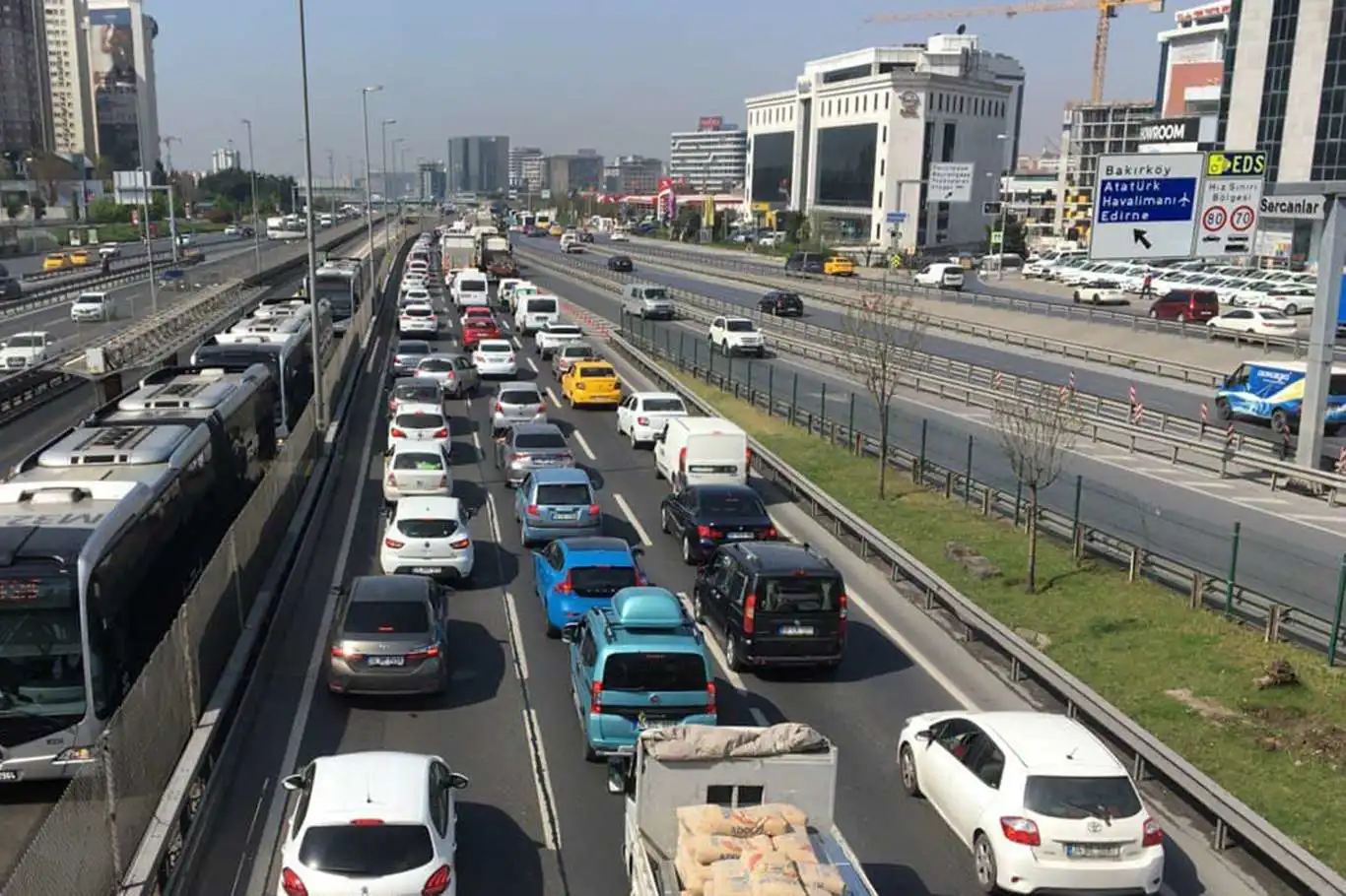 İstanbul'da bugün bazı yollar trafiğe kapatılacak