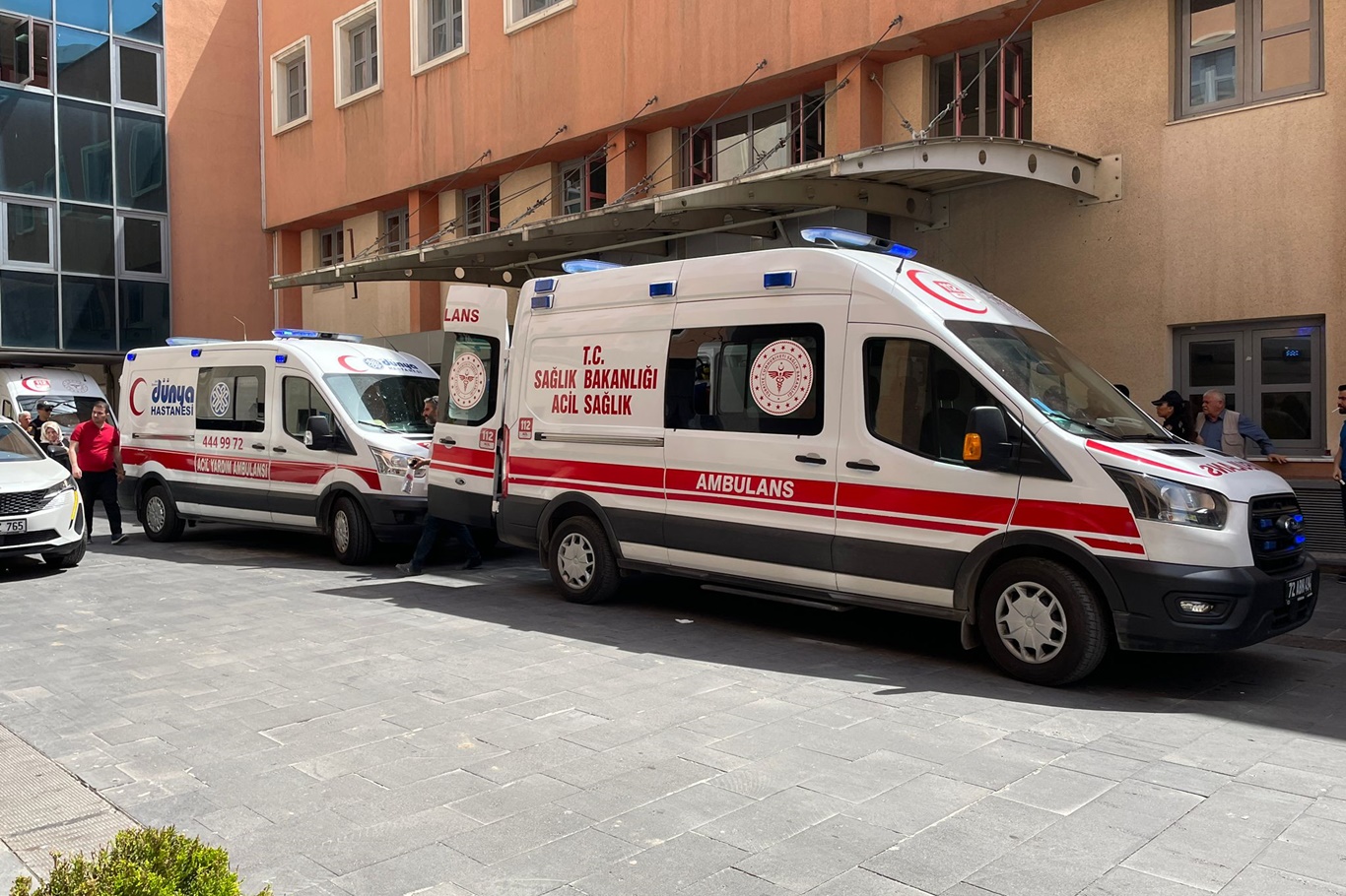 Batman'da iki grup arasında silahlı kavga: 5 yaralı Batman'da iki grup arasında silahlı kavga: 5 yaralı