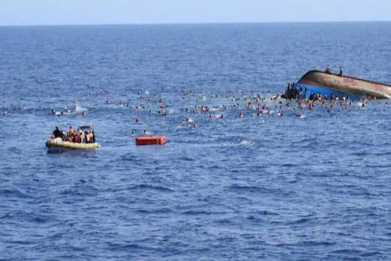 Dozens missing after migrant boat sinks off West Africa - [İLKHA] Ilke ...