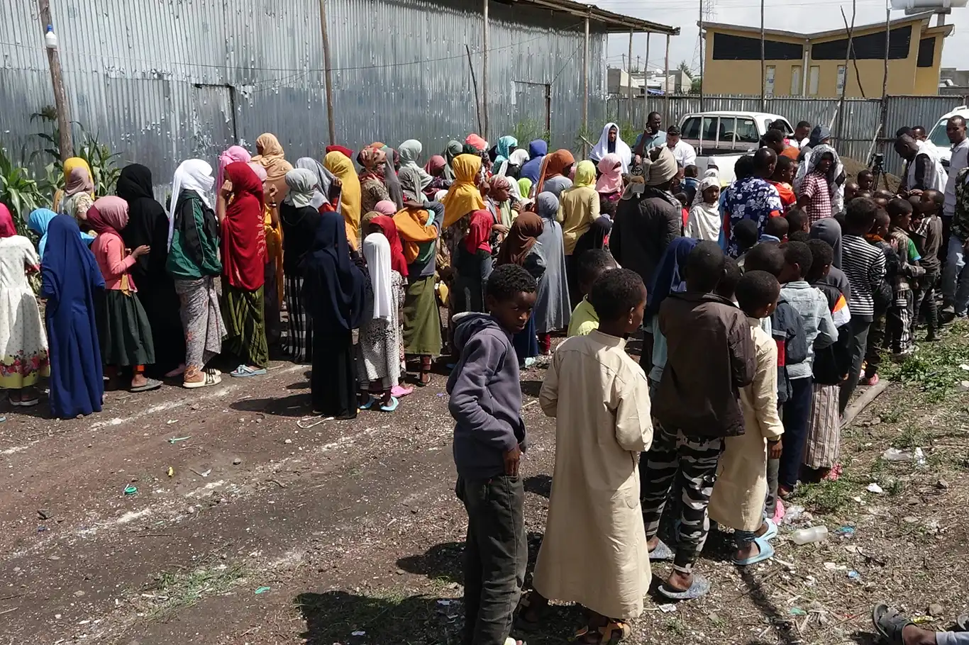 Etiyopya'da yetim çocuklara bayramlık elbise ve ayakkabı yardımı yapıldı Etiyopya'da yetim çocuklara bayramlık elbise ve ayakkabı yardımı yapıldı