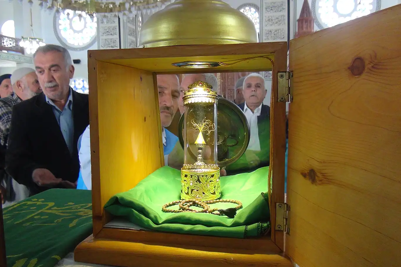 Sakal-ı Şerif ziyarete açıldı Sakal-ı Şerif ziyarete açıldı
