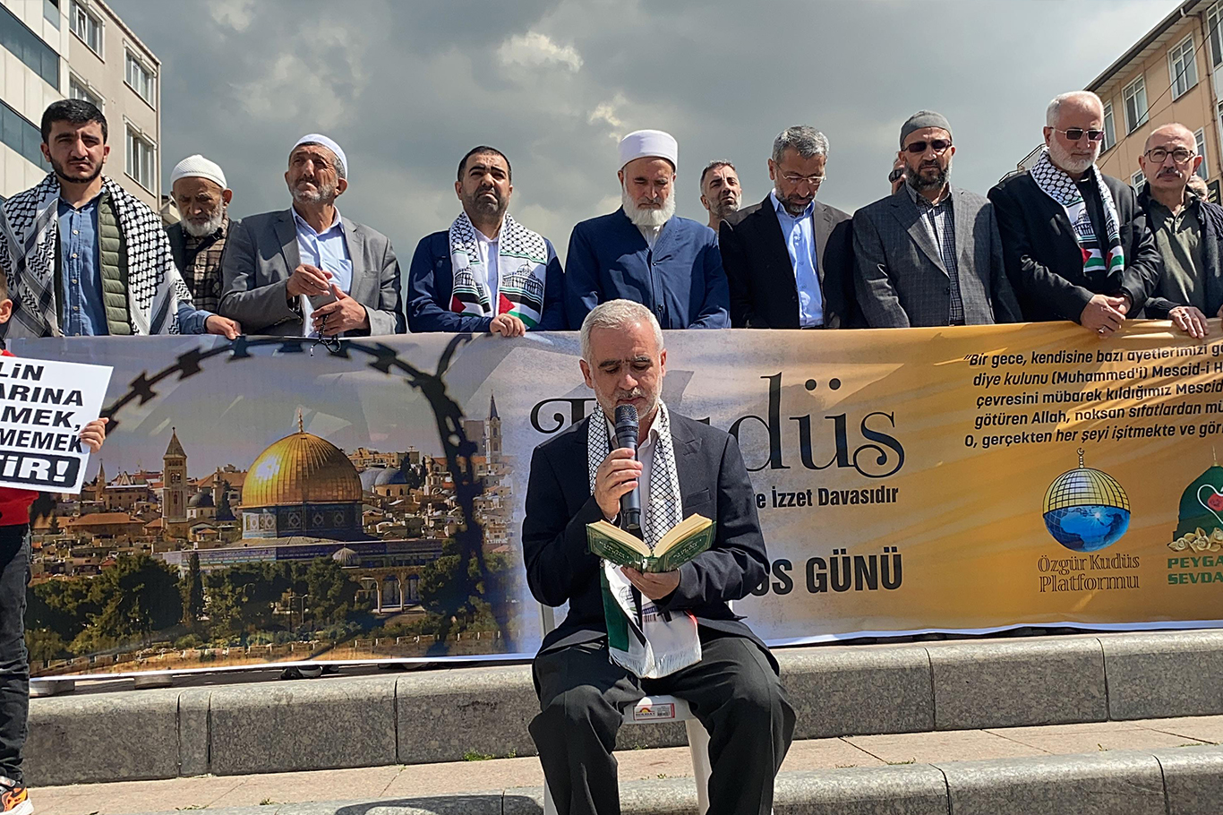 Sultanbeyli'de "Dünya Kudüs Günü" münasebetiyle basın açıklaması düzenlendi