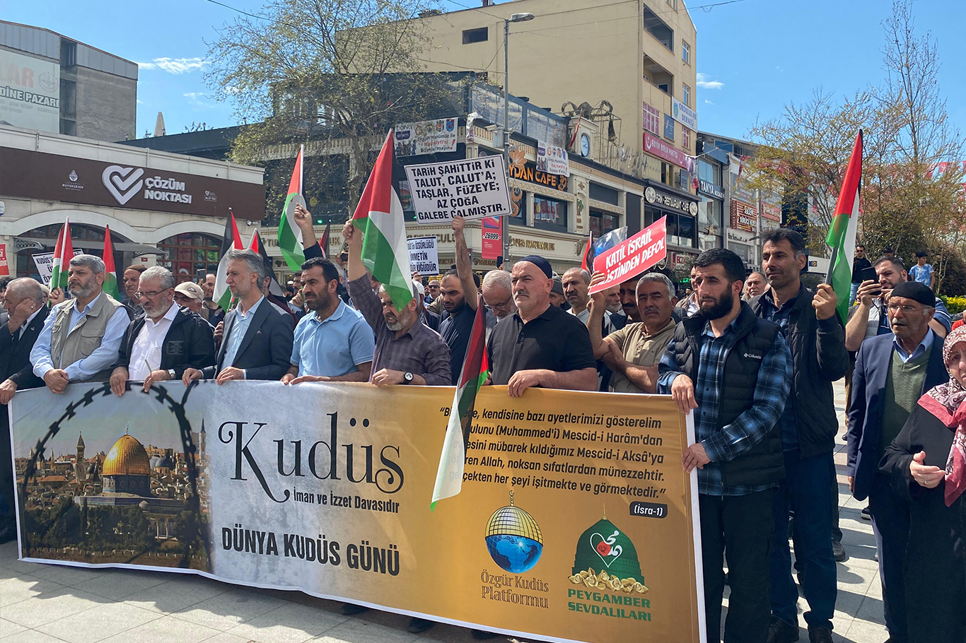 Sultanbeyli'de "Dünya Kudüs Günü" münasebetiyle basın açıklaması düzenlendi