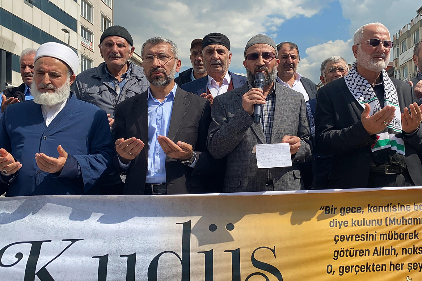Sultanbeyli'de "Dünya Kudüs Günü" münasebetiyle basın açıklaması düzenlendi