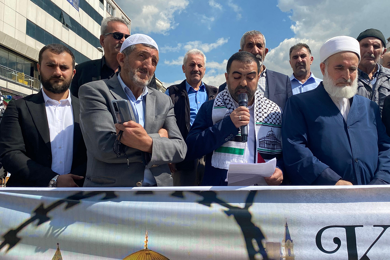Sultanbeyli'de "Dünya Kudüs Günü" münasebetiyle basın açıklaması düzenlendi